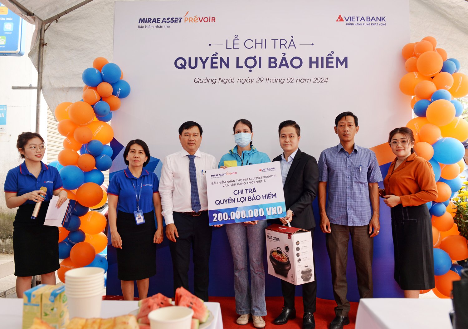 VietABank cùng Mirae Asset Prévoir chi trả 200 triệu đồng cho khách hàng tại Quảng Ngãi